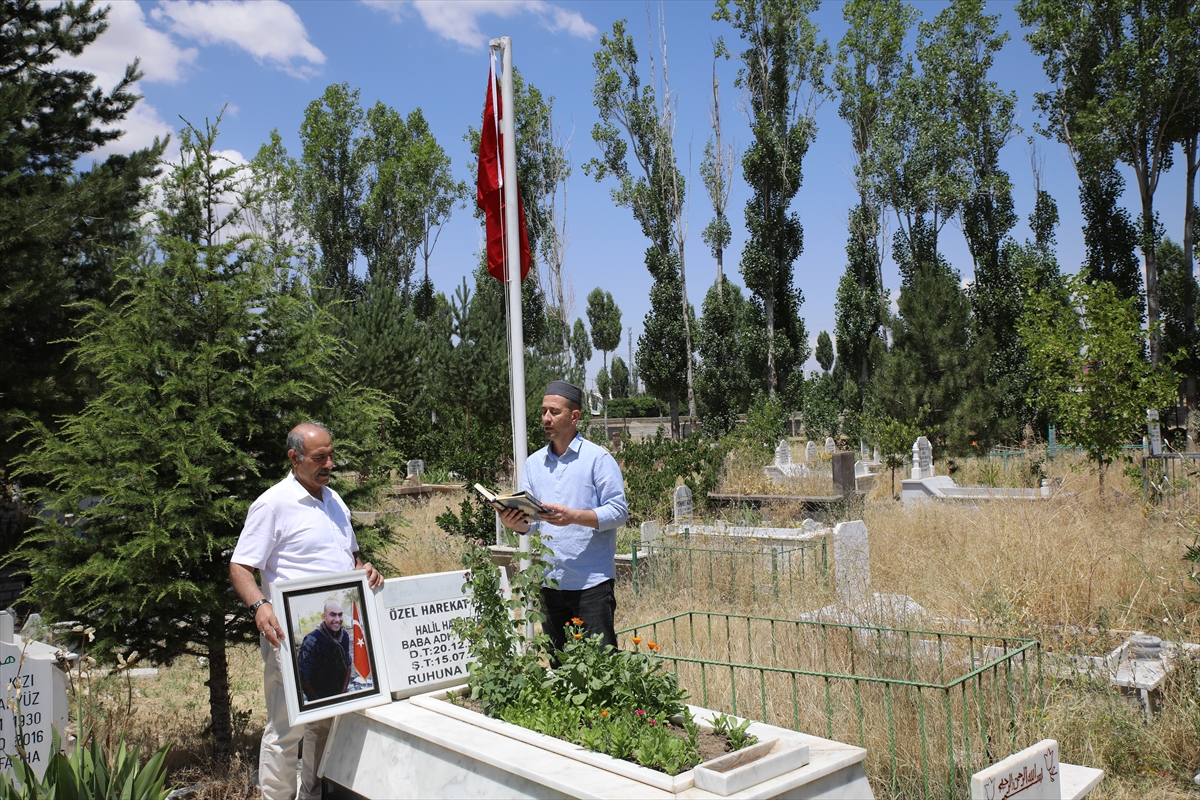 Şehit polis memuru Hamuryen'in fotoğrafları ve üniforması, adının verildiği okulda sergileniyor