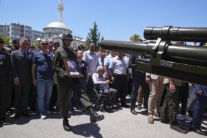 İZMİR (AA) – Pençe-Kilit Harekatı bölgesinde terör örgütü mensuplarınca kullanılan