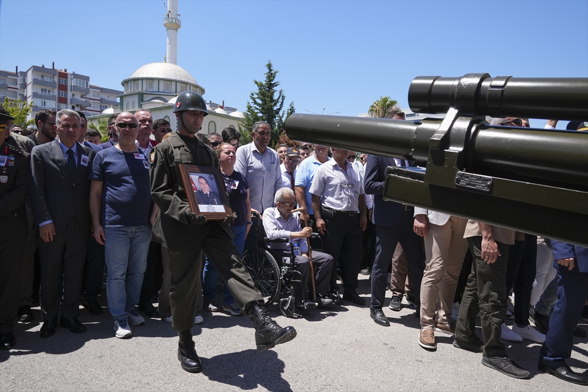 Şehit Üsteğmen Ege Akar, İzmir'de son yolculuğuna uğurlandı