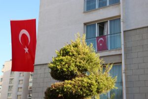 İZMİR (AA) – Pençe-Kilit Harekat bölgesinde bir mağarada arama tarama