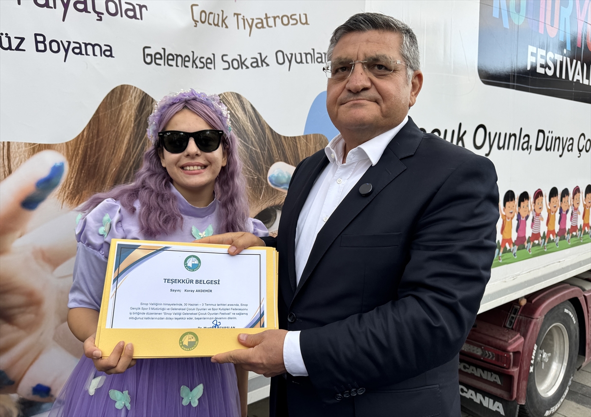 Sinop'ta düzenlenen şenlikte binlerce çocuk geleneksel oyunları oynadı