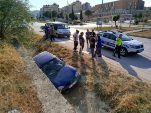 SİNOP (AA) – Sinop’un Boyabat ilçesinde kamyonla otomobilin çarpıştığı kazada