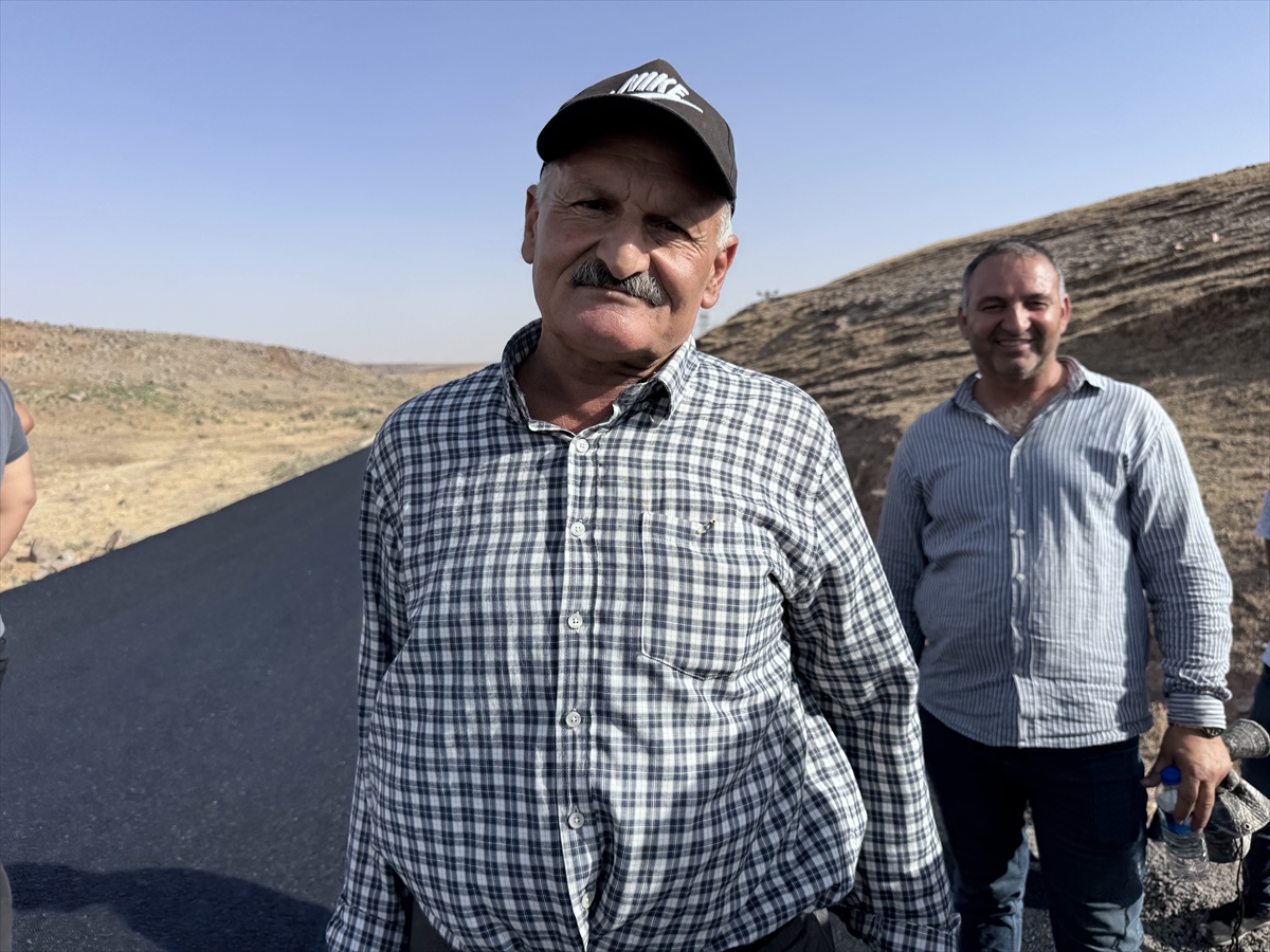 Şırnak'ta atıl araziler tarıma kazandırılıyor, toplanan taşlarla köy yolları asfaltlanıyor