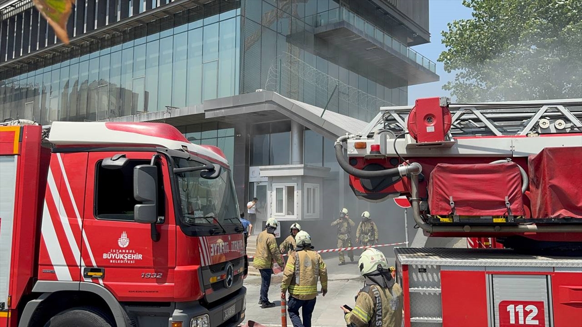 Şişli Tapu Müdürlüğü'nde çıkan yangın hasara neden oldu