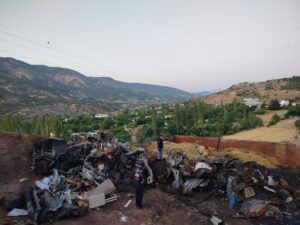 SİVAS (AA) – Sivas'ın Koyulhisar ilçesinde bir ev, ahır ve