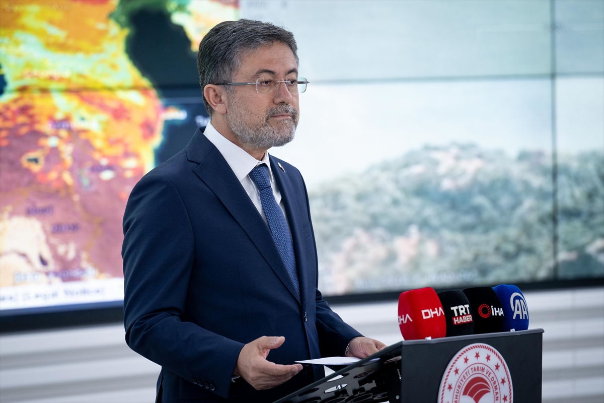 Bakan Yumaklı: “Son 24 saatte çıkan 55 yangının tamamı kontrol altına alınmış durumda. Bu alanlarda soğutma çalışmalarımız devam edecek.”