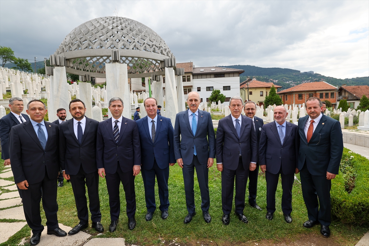 TBMM Başkanı Kurtulmuş, Aliya İzetbegoviç'in kabrini ziyaret etti