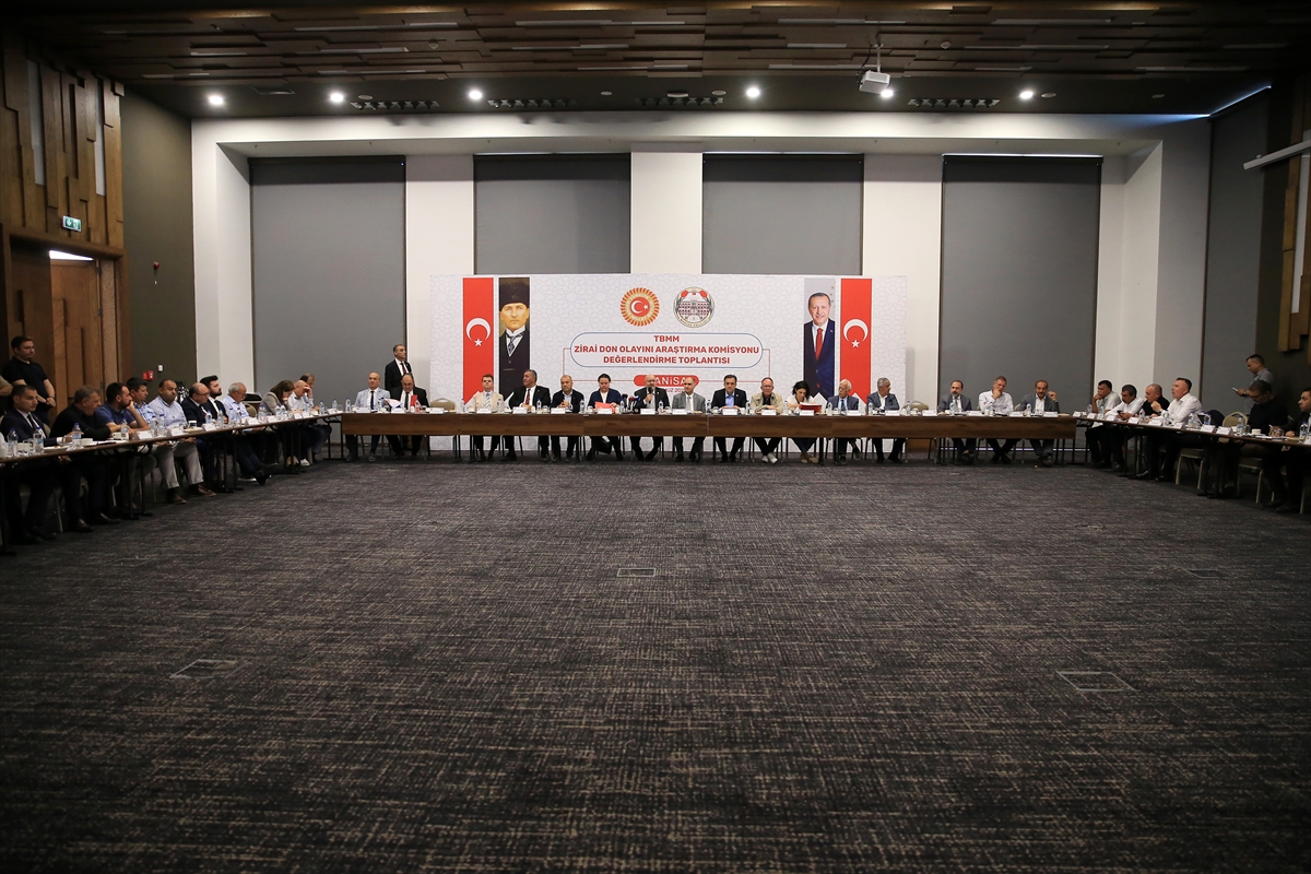 TBMM Zirai Don Olayını Araştırma Komisyonu üyeleri, Manisa'daki üzüm bağlarında incelemelerde bulundu