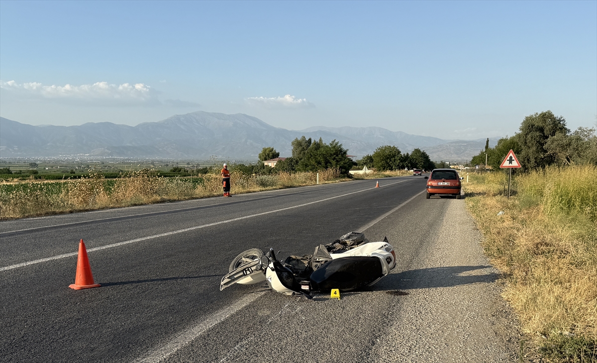 Tire'de motosikletle otomobilin çarpıştığı kazada 14 yaşındaki çocuk hayatını kaybetti