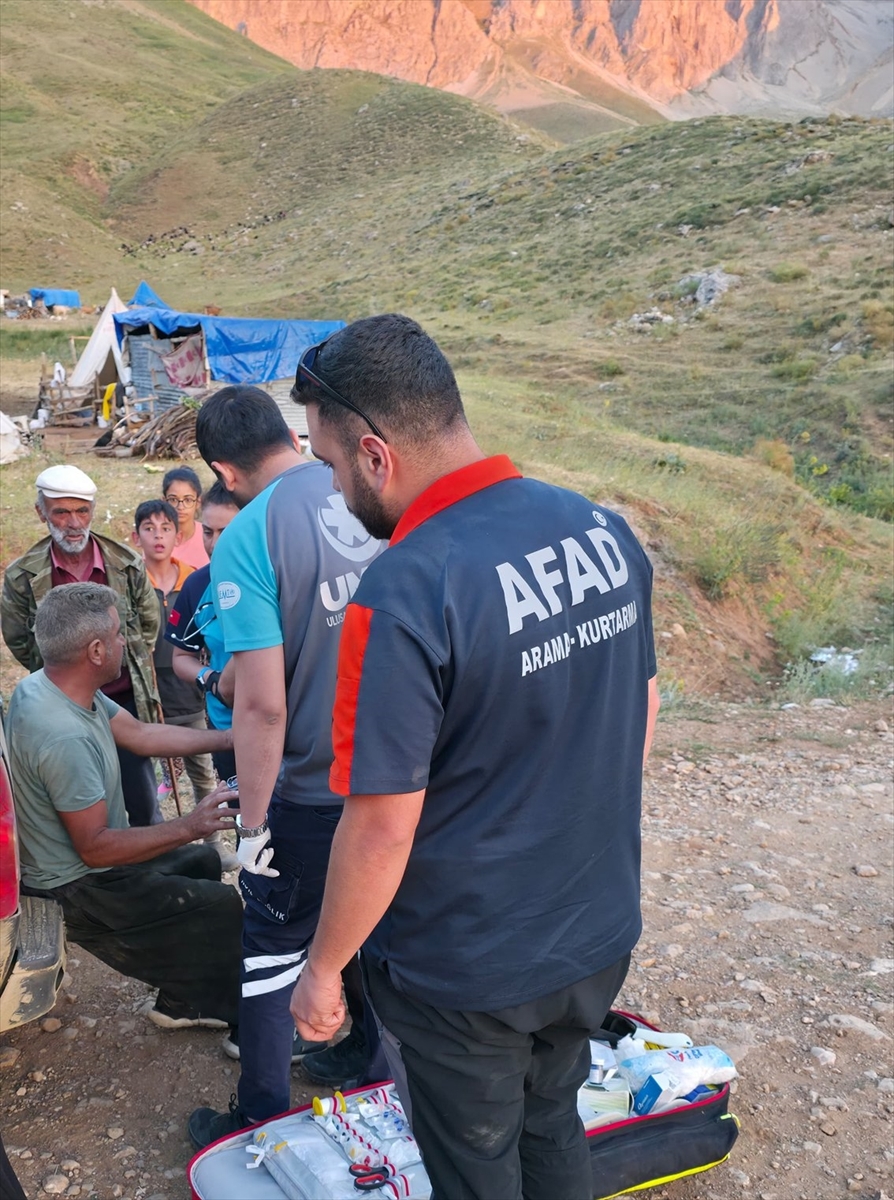 Tunceli'de dağlık alanda yolunu kaybeden 9 kişi ekiplerce bulundu