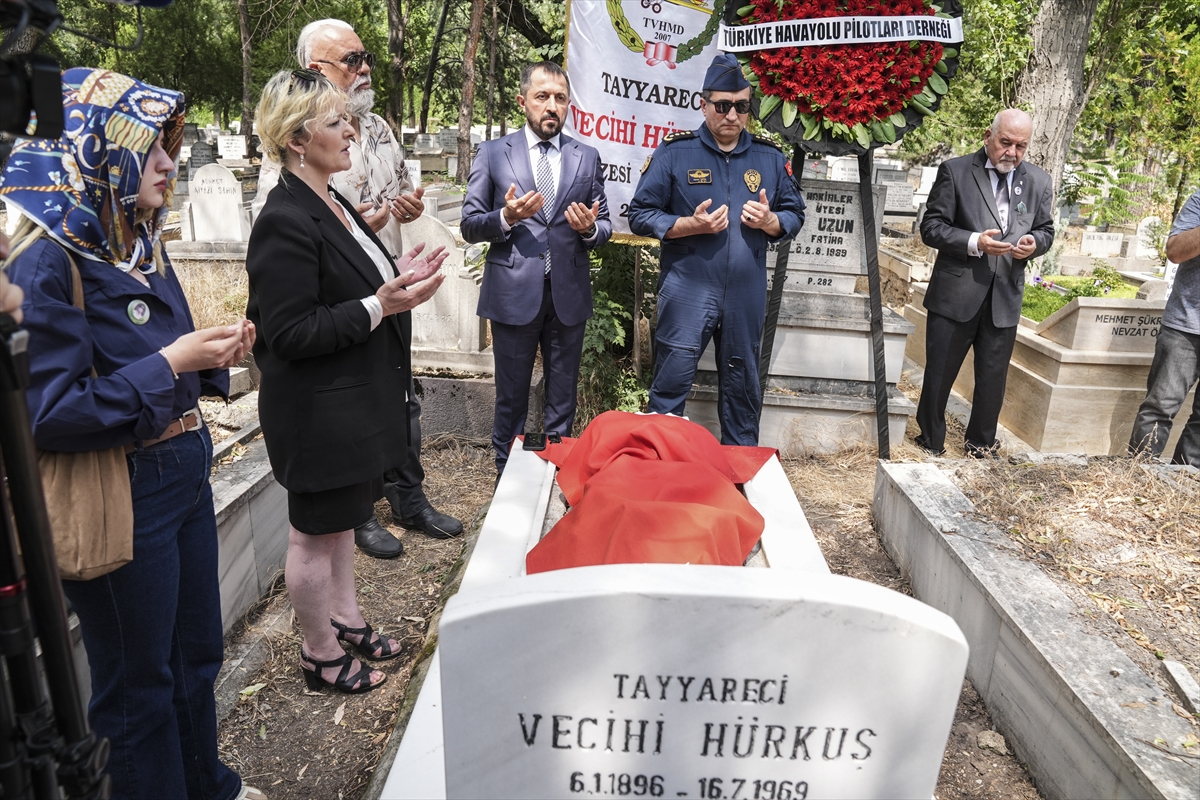Türk havacılık tarihinin önemli isimlerinden Vecihi Hürkuş kabri başında anıldı
