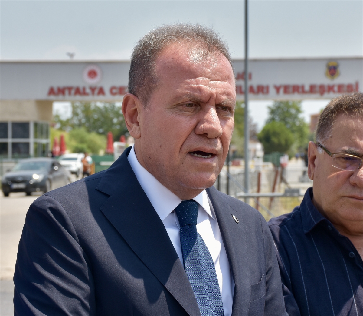 Türkiye Belediyeler Birliği Başkan Vekili Seçer, Muhittin Böcek'i cezaevinde ziyaret etti