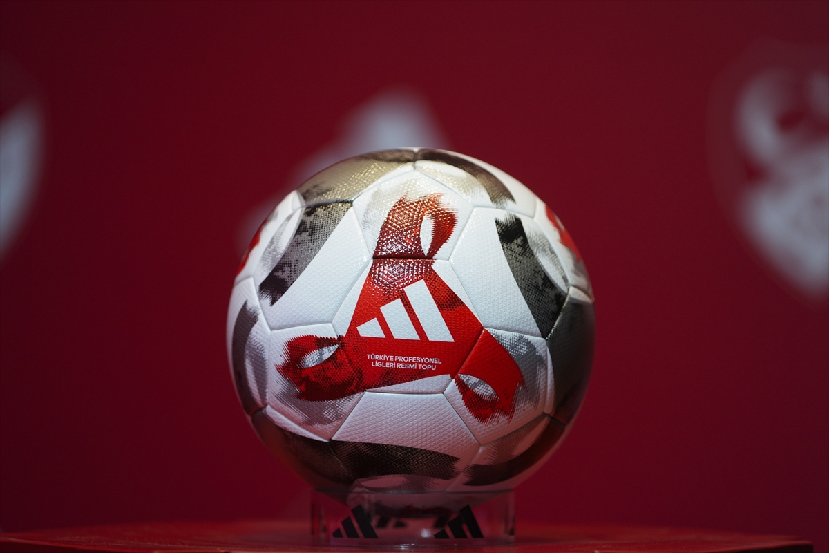 Türkiye profesyonel futbol liglerinin resmi futbol topu sponsoru adidas oldu
