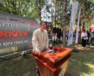 TUNCELİ (AA) – Tunceli'de düzenlenen Türkiye Rafting Şampiyonası ve Süper