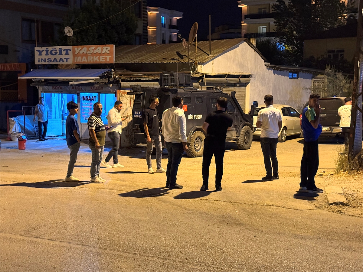 Van'da silahlı saldırıda baba öldü, 3 çocuğu yaralandı