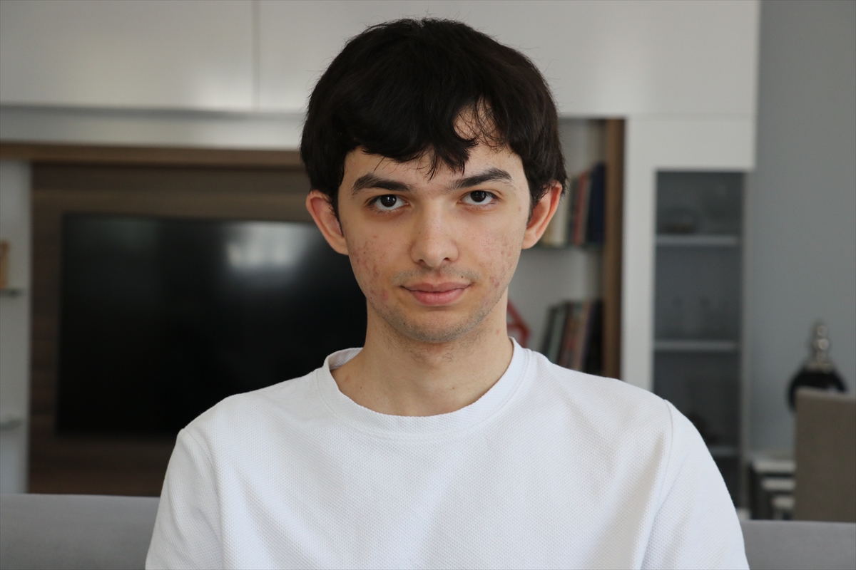 YKS sözel alanda Türkiye 10'uncusu Yasir, finans alanında ilerlemek istiyor