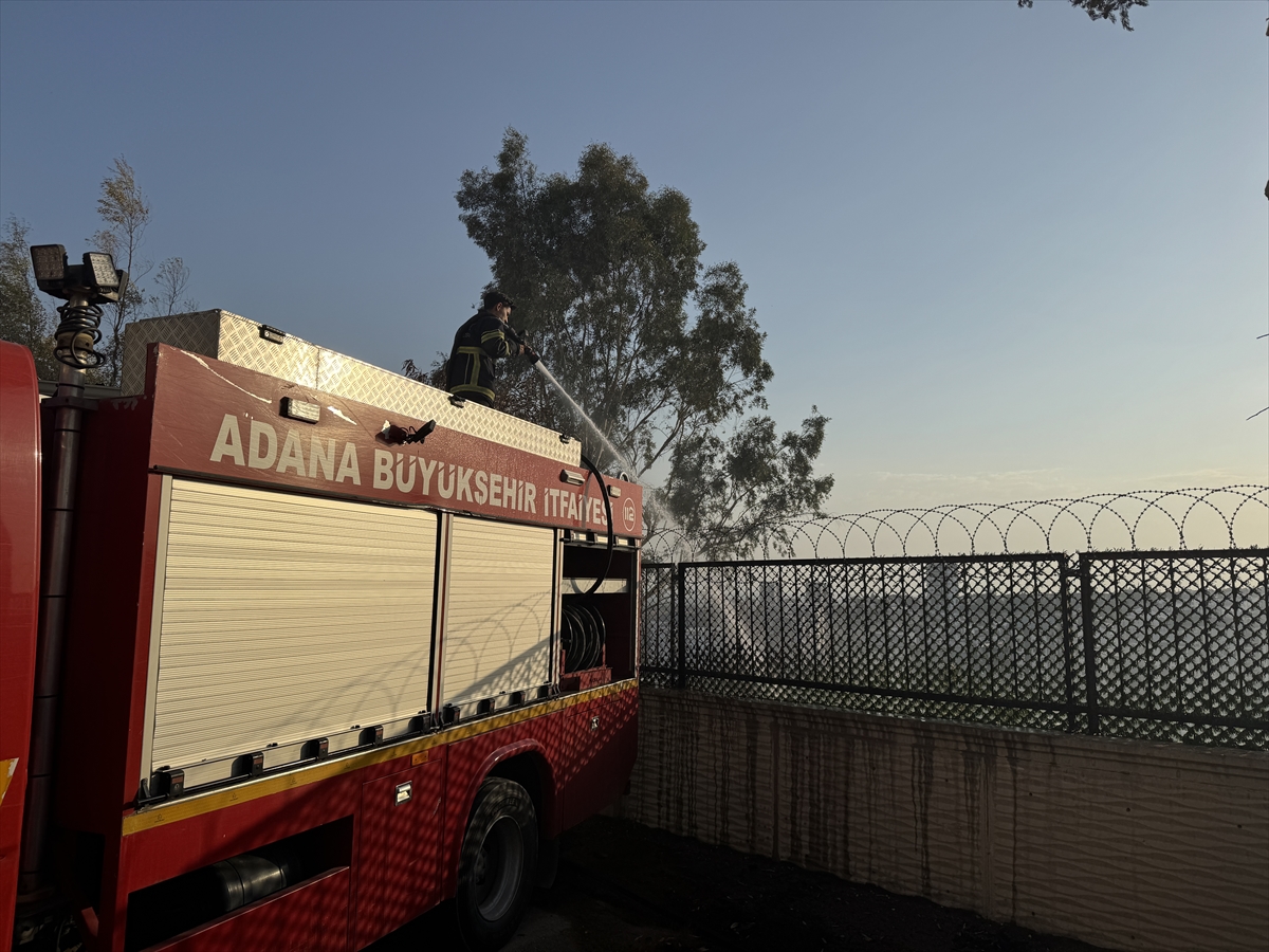 Adana'da ağaçlık ve çalılık alanda çıkan yangın söndürüldü