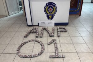 ADANA (AA) – Adana'da şehirler arası yolcu otobüsünde valizinde 5