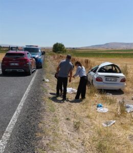 AFYONKARAHİSAR (AA) – Afyonkarahisar'ın Sandıklı ilçesinde otomobilin takla atması sonucu