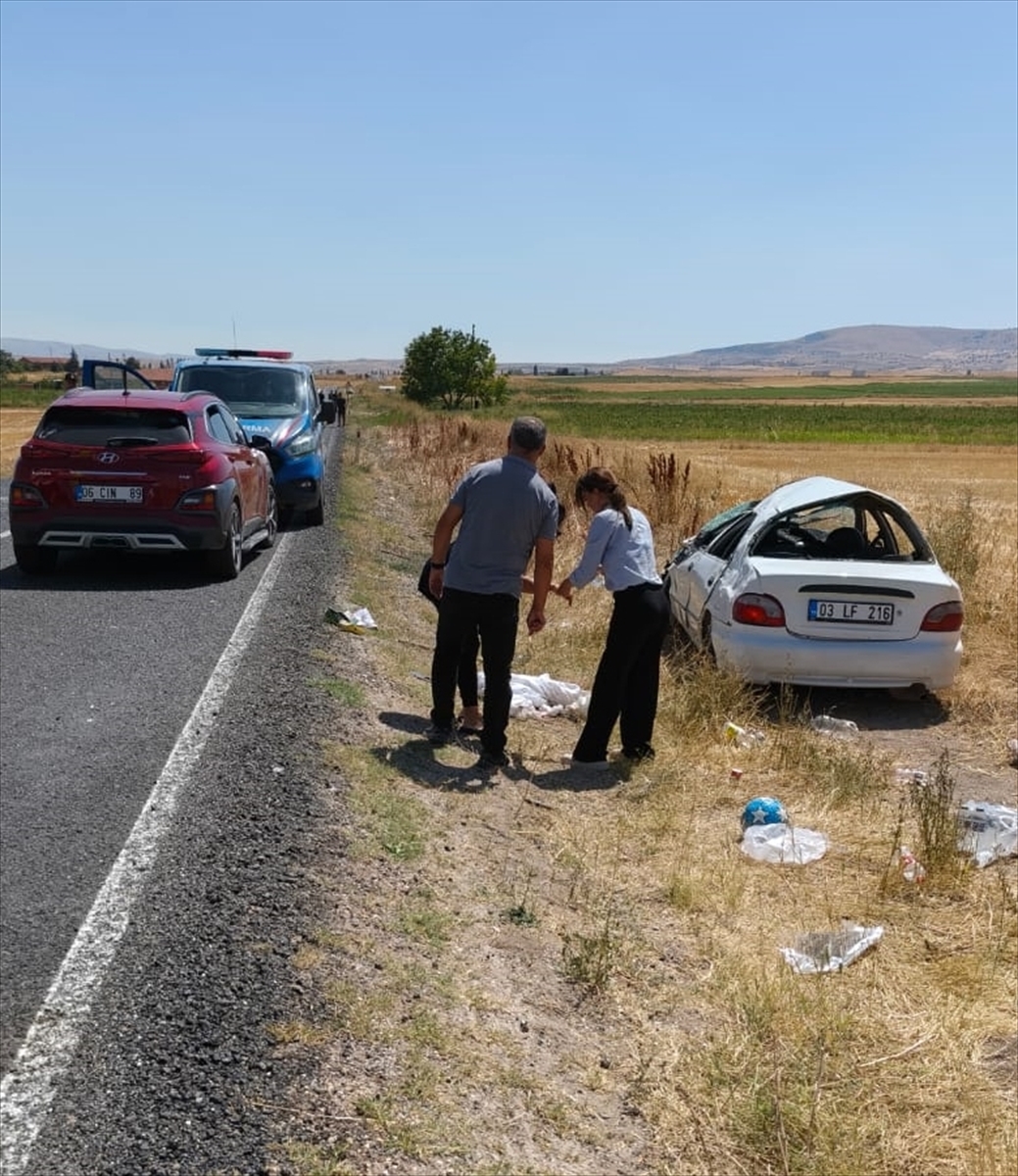 Afyonkarahisar'da takla atan otomobildeki 4 kişi yaralandı