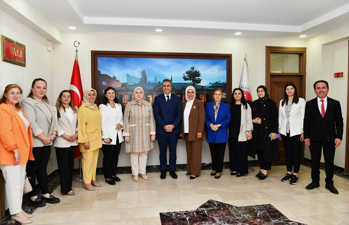 AK Parti Genel Merkez Kadın Kolları Başkanı Ercan, Ardahan'da ziyaretlerde bulundu
