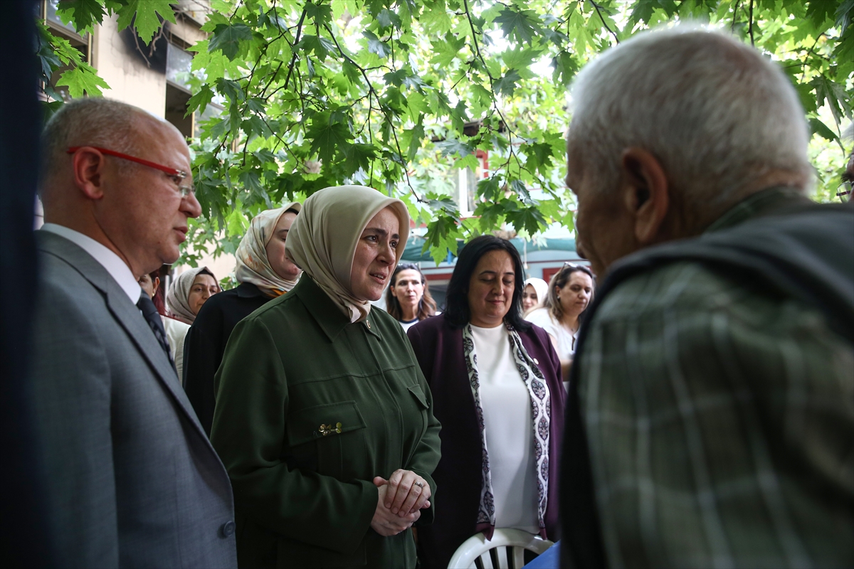 AK Parti Kadın Kolları Başkanı Ercan, Bursa'da orman yangınından etkilenen mahalleleri ziyaret etti: