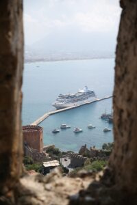 ANTALYA (AA) – Antalya'nın Alanya ilçesine, "Nautica" isimli kruvaziyerle 602