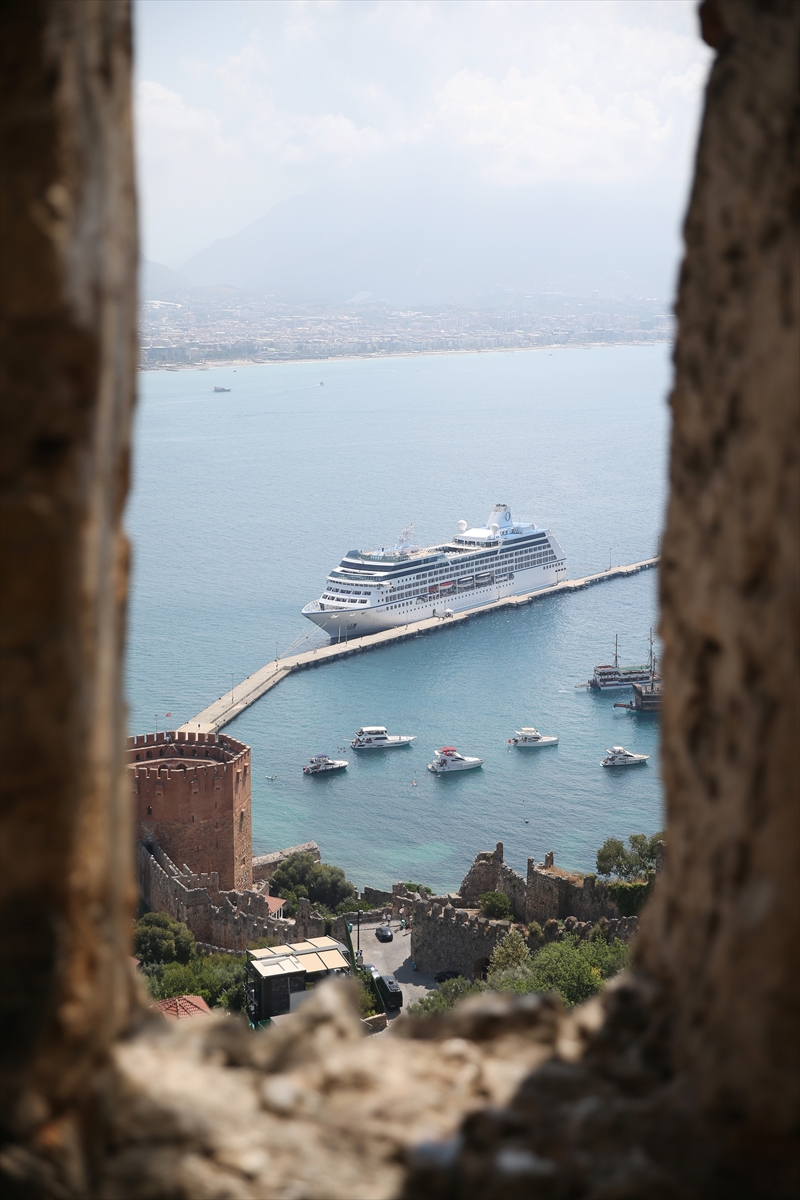 Alanya'ya “Nautica” isimli kruvaziyerle 602 yolcu geldi