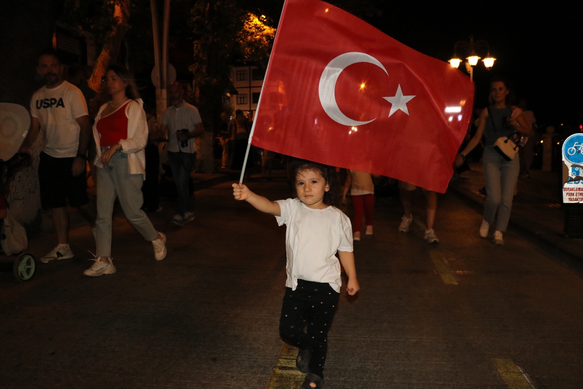 Amasya’da 30 Ağustos Zafer Bayramı dolayısıyla fener alayı düzenlendi