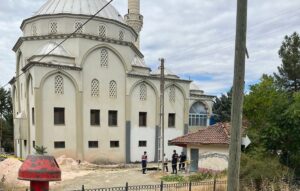 AMASYA (AA) – Amasya'da caminin kubbesinde tadilat yaptığı sırada düşen