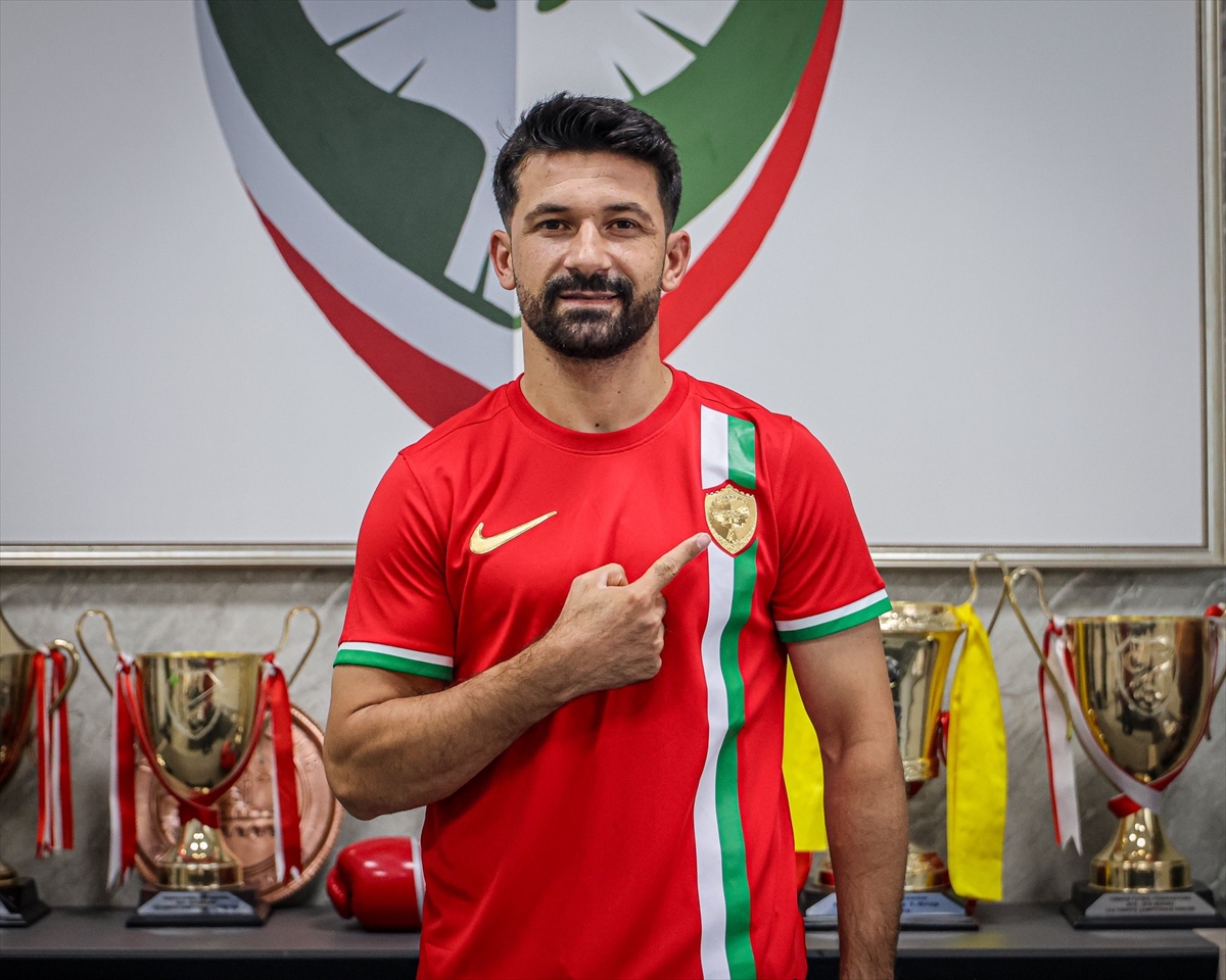 Amed Sportif Faaliyetler, Celal Hanalp'ı kadrosuna kattı