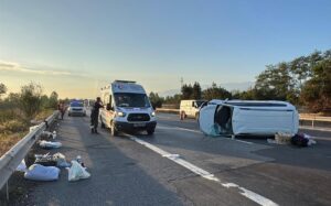 DÜZCE (AA) – Anadolu Otoyolu'nun Düzce kesiminde otomobilin devrilmesi sonucu