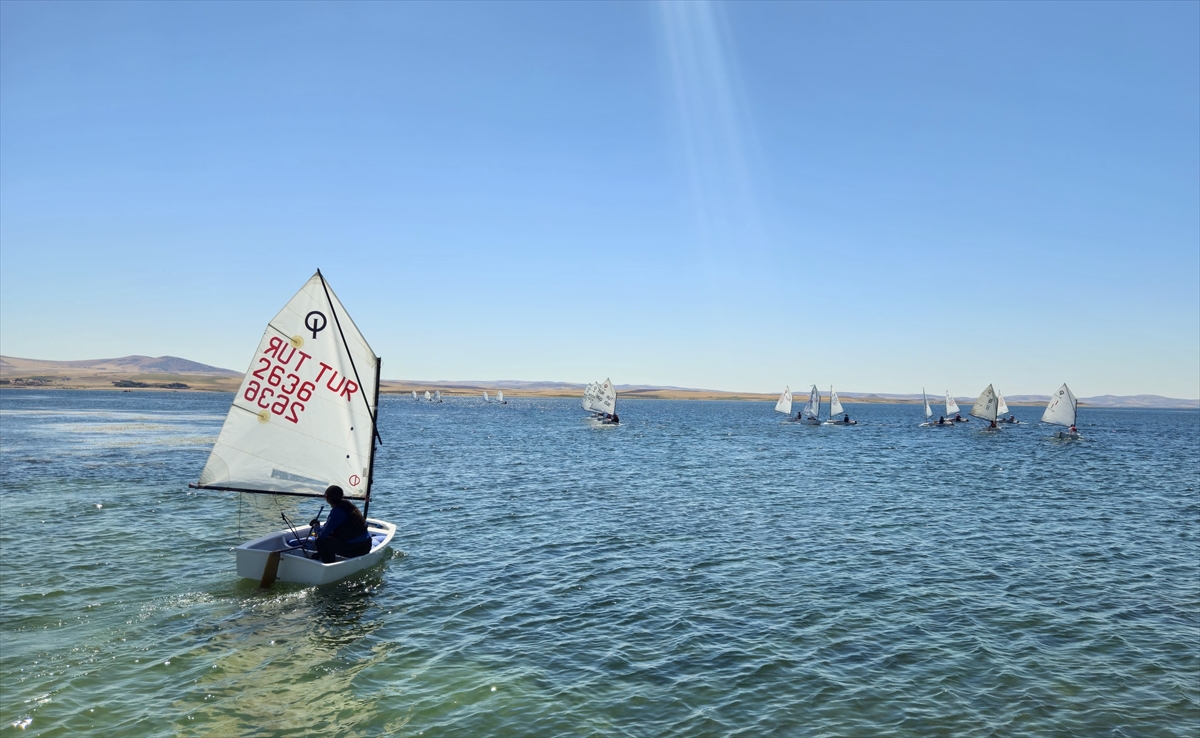 Anadolu Yelken Ligi Optimist Yarışları, Hirfanlı'da devam ediyor