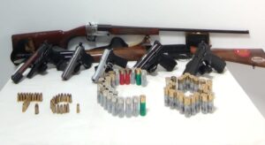 ANTALYA (AA) – Antalya'nın Serik ilçesinde bir akaryakıt istasyonunu yağmaladıkları