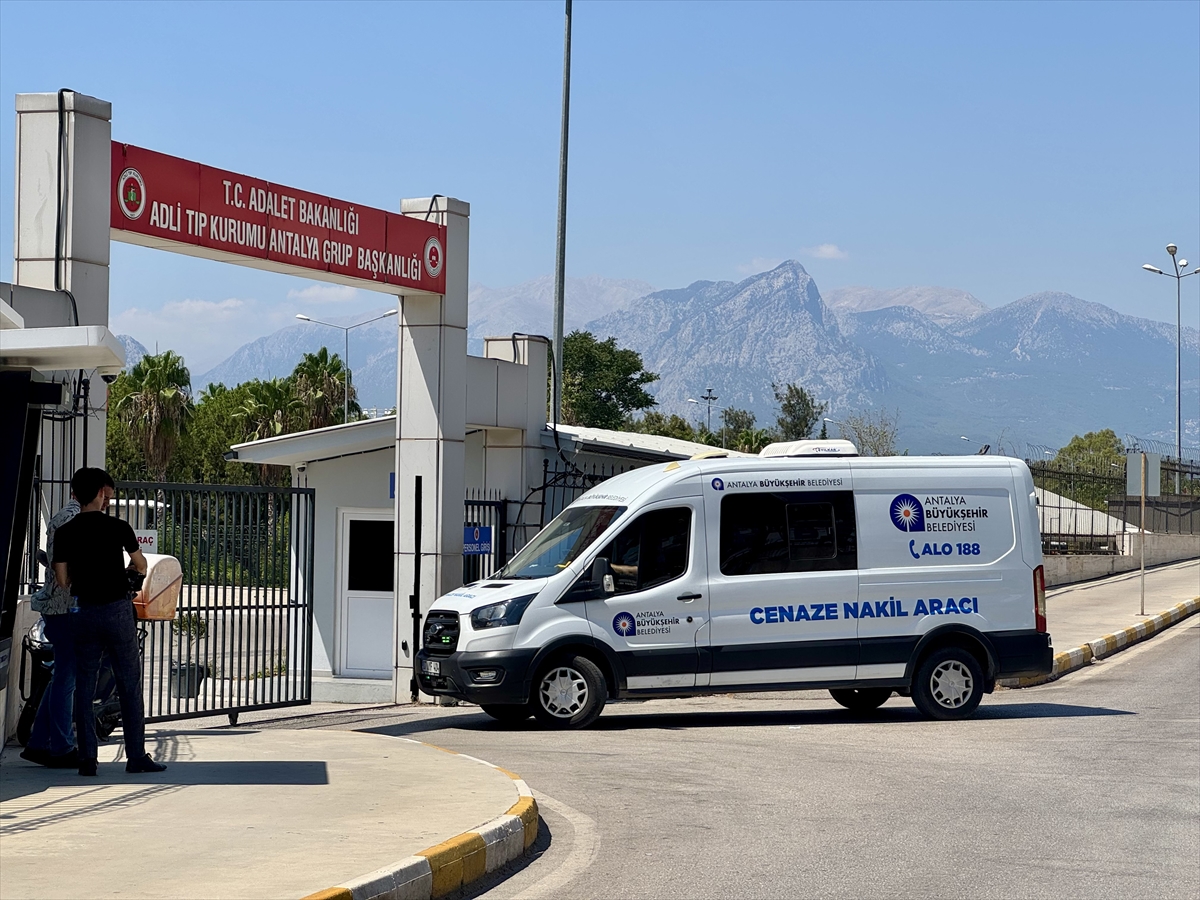 Antalya'da çıkan silahlı kavgada bir kişi öldü, bir kişi yaralandı