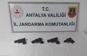 ANTALYA (AA) – Antalya’nın Aksu ilçesinde düzenlenen kaçak silah operasyonunda