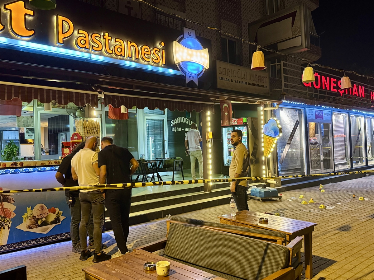 Antalya'da pastanede çıkan silahlı kavgada 2 kişiyi öldüren şüpheli intihar etti