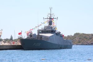 ANTALYA (AA) – Antalya'nın Kaş ilçesine demirleyen TCG Kaş hücumbotu,
