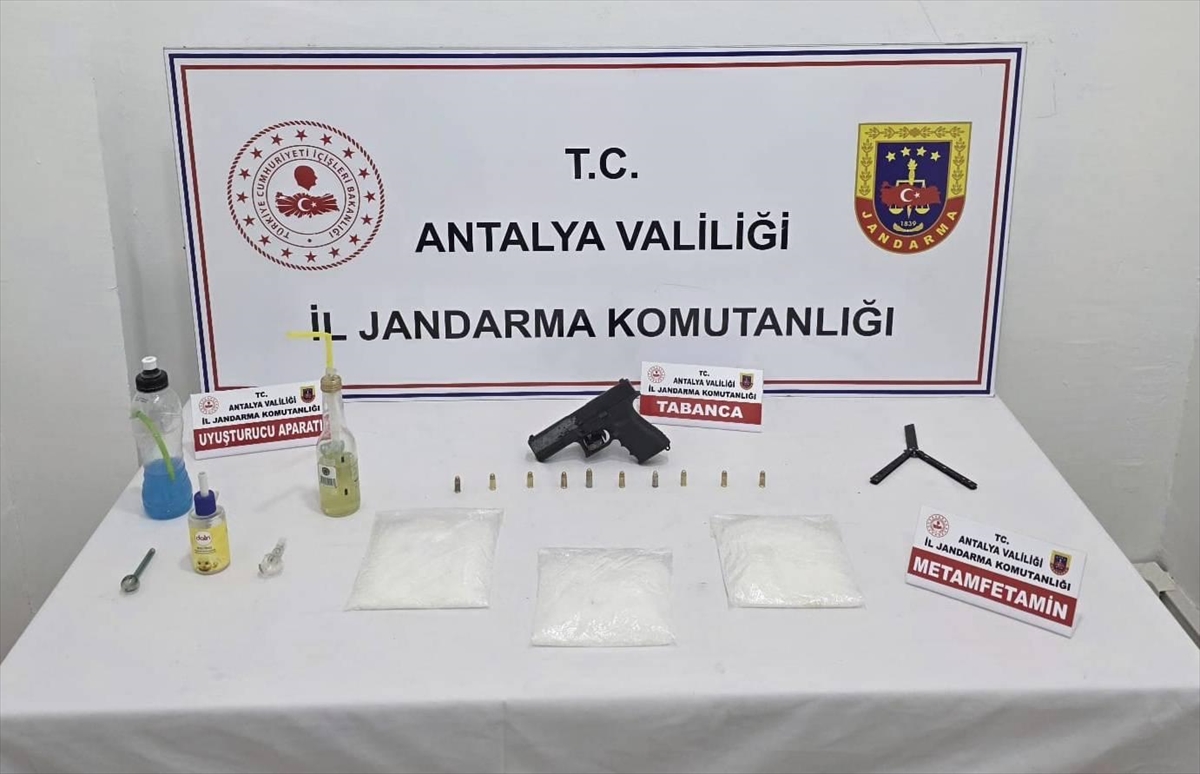 Antalya'da uyuşturucu operasyonunda 2 zanlı yakalandı
