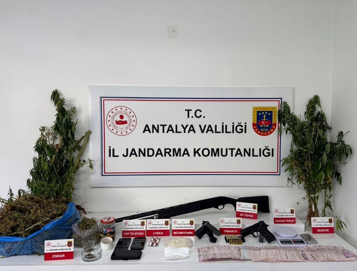 Antalya'da uyuşturucu operasyonunda 4 kişi yakalandı
