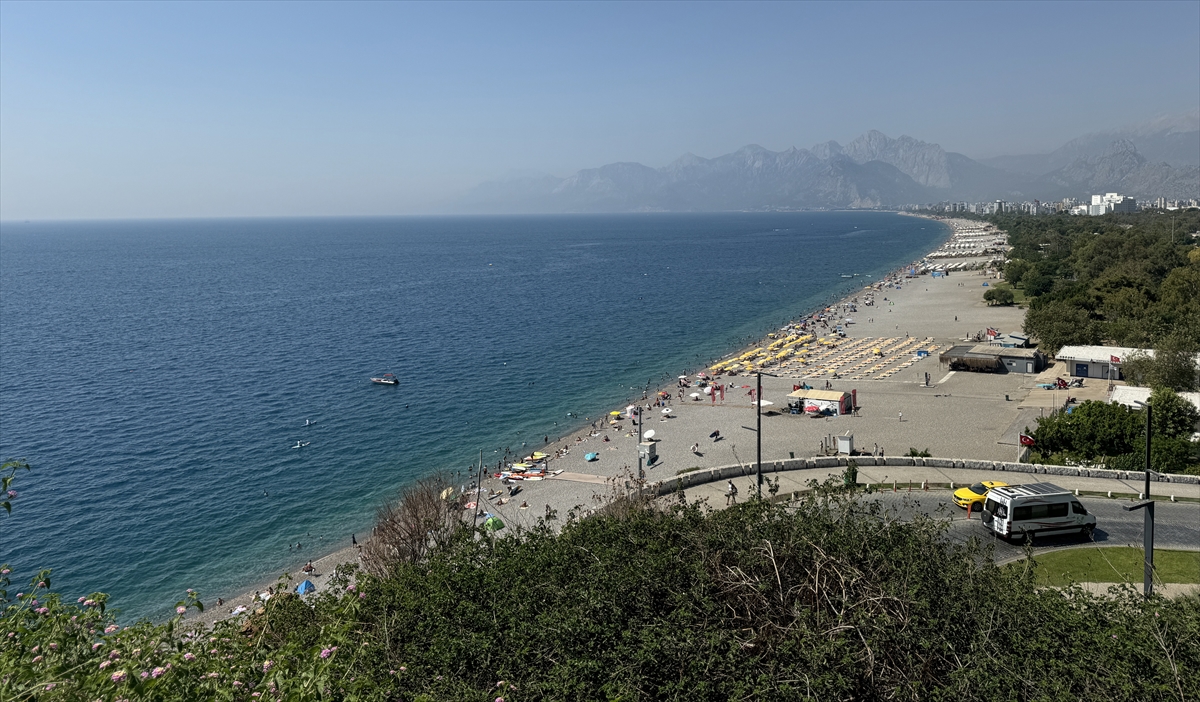 Antalya'da yüksek nem ve sıcak bunalttı