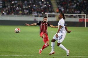 - Arca Çorum FK: 2 - SMS Grup Sarıyer: 1