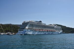 MUĞLA (AA) – Muğla'nın Marmaris ilçesine gelen "Aroya" isimli kruvaziyer