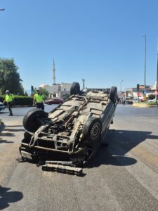 AYDIN (AA) – Aydın'ın Efeler ilçesinde otomobilin devrilmesi sonucu 2