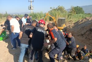 AYDIN (AA) – Aydın'ın Kuyucak ilçesinde arazilerinde su hattı açmak