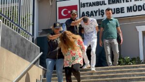 - El çabukluğu yöntemiyle ziynet eşyalarının çalınması güvenlik kamerasınca kaydedildi