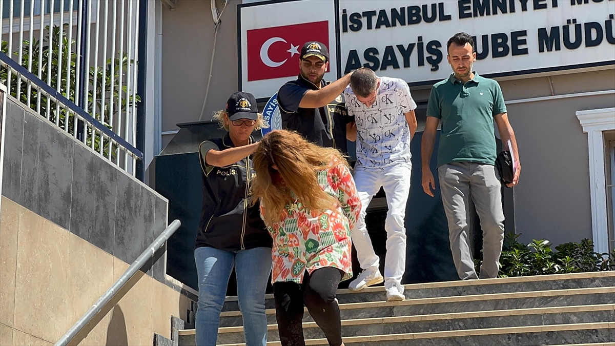 Bahçelievler'de kuyumcudan hırsızlık yapan 2 zanlı yakalandı