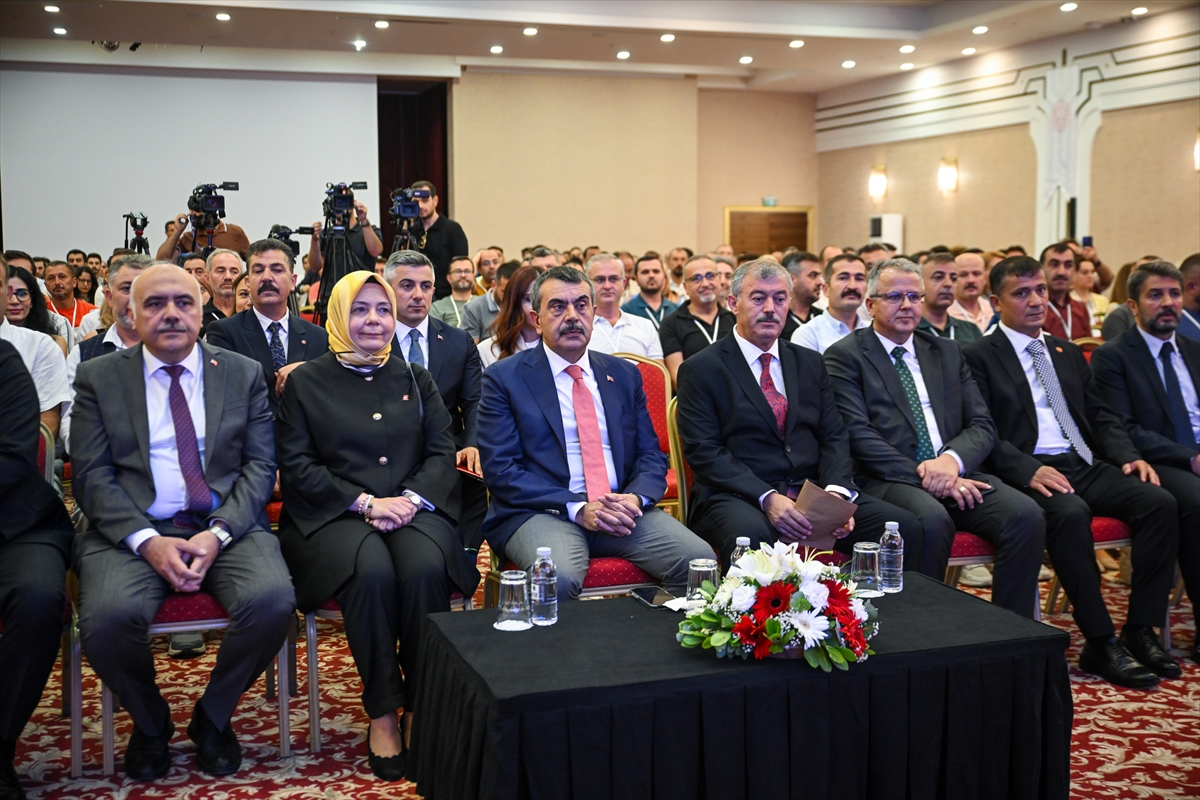 Bakan Tekin, yurt dışında görev yapacak öğretmen ve okutmanların bilgilendirilmesi toplantısında konuştu:
