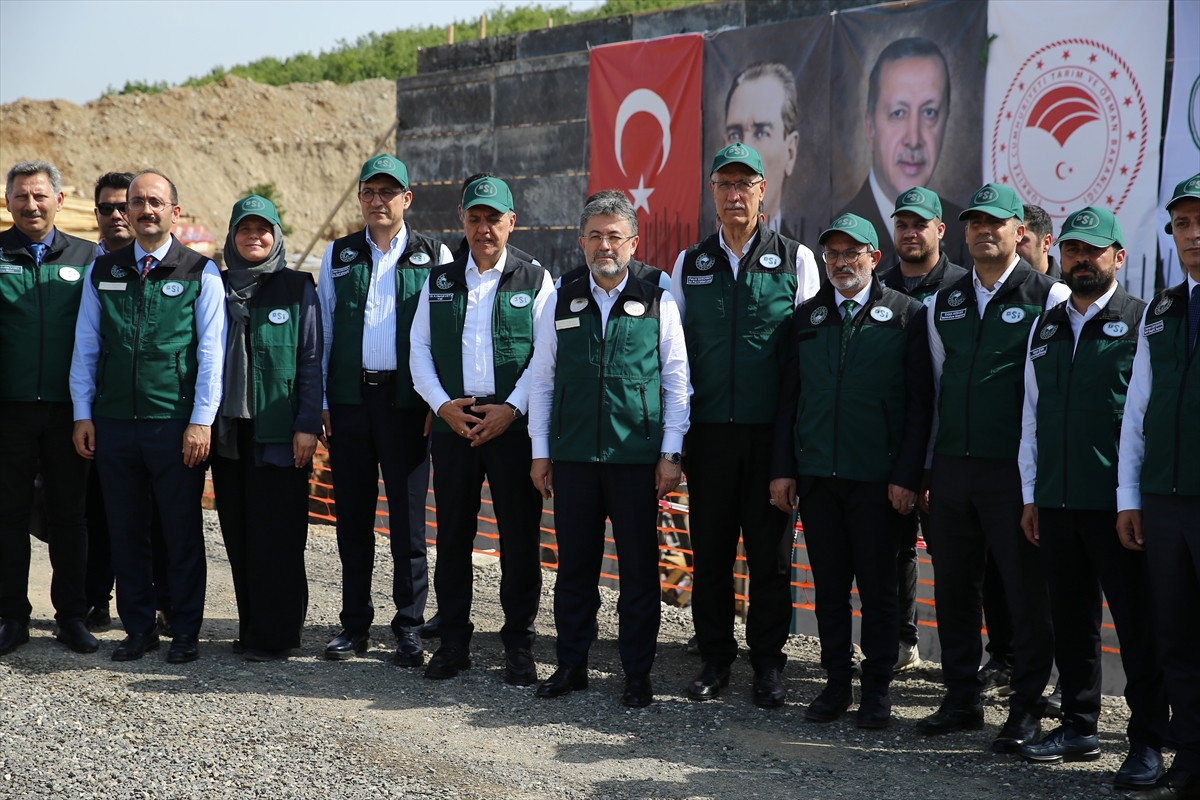 Bakan Yumaklı, Bingöl'de içme suyu deposunda incelemede bulundu: