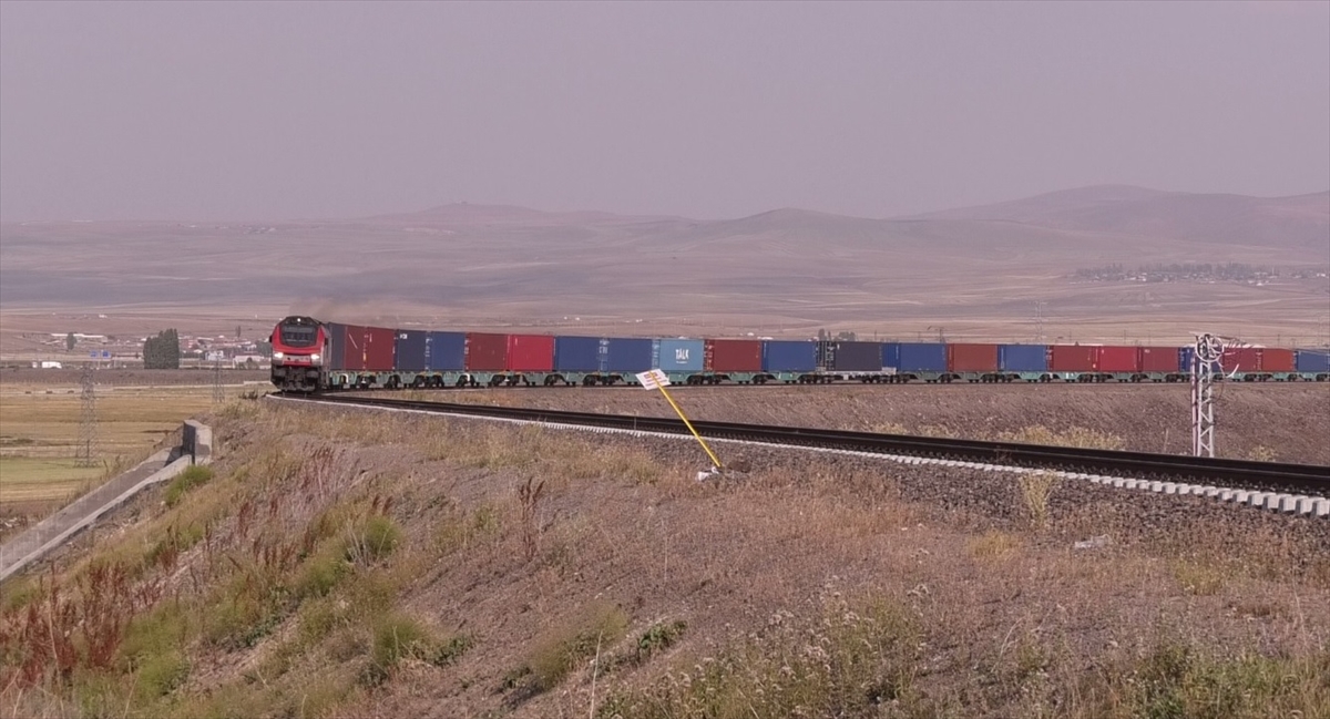 Bakü-Tiflis-Kars Demiryolu hattıyla 7 ayda 250 bin ton yük taşındı